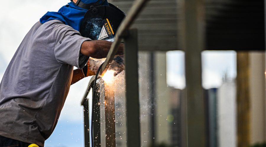 Trabalhador da Construção Civil,. um dos principais segmentos que serão afetados pela redução da jornada máxima de trabalho (19/08/2021) | Foto: Iano Andrade / SESI