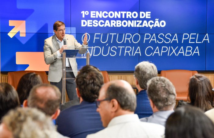 Paulo Baraona durante o 1 Encontro de Descarbonização da FINDES. Crédito – Vitor Bermudes_Mosaico Imagem